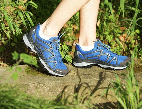 尺码：40-43.5 颜色：蓝灰、黑黄绿等 参考价格：1499RMB