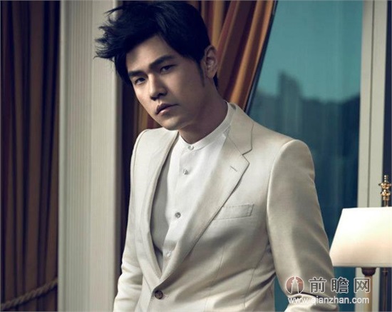  周杰伦 旧疾复发唱歌呛口水 与女友昆凌明年结