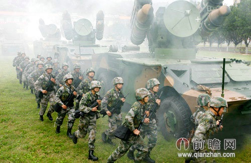 四万名解放军跨区演习 竟不打日本菲律宾只打台湾?