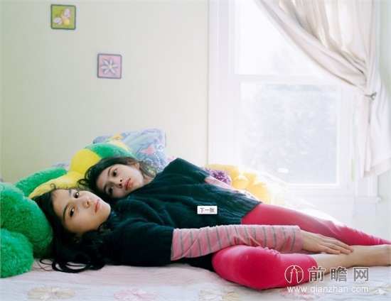 <em>连体姐妹生活</em>记:分离手术只能活一人 两人配合