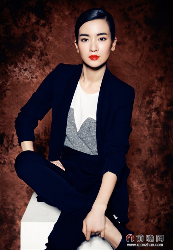 《<em>笑女孩与傻男孩</em>》李晟 优雅红唇御姐范儿_前