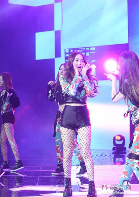 <em>剑灵主题曲少女时代</em>露脐潮装热辣演绎_前瞻时