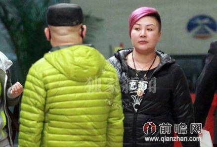 郭德纲老婆王惠土豪气十足 非主流发型被赞夫妻相(图)