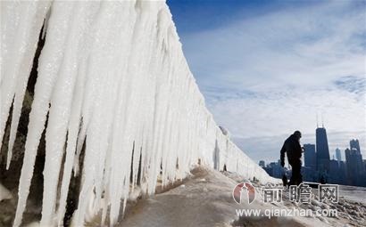 美越狱犯自首避寒5分钟成冰棍 报警要警察抓回