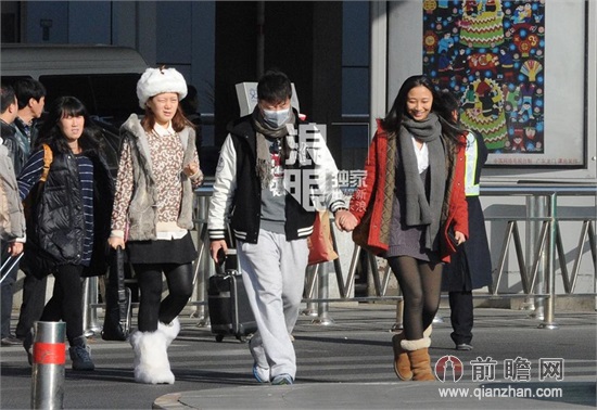 《一代枭雄》<em>孙红雷女友王骏迪</em>亲密亮相 潮装