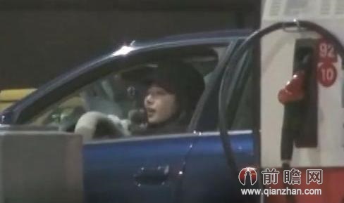  孔令辉 车震 门 女主角照片曝光 挺胸巨乳撩人眼
