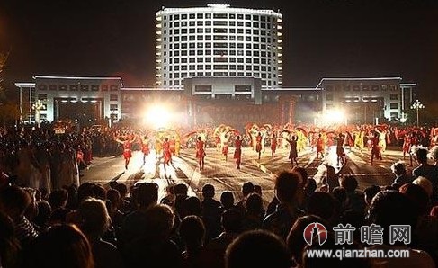 广场舞影响社会稳定 中国大妈多次遭泼粪藏獒