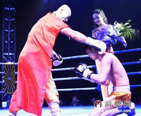 <em>武林风</em>武僧一龙<em>KO</em>美国特警队长雪耻 泰拳冠军