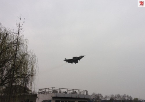 中国新版歼20战机首飞成功 美日异常震惊