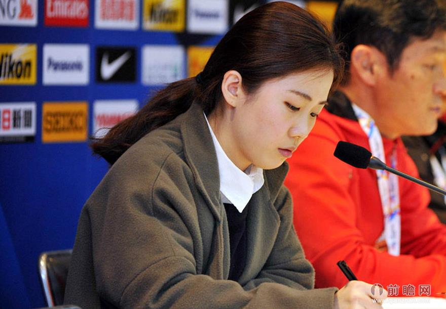 亚冠美女<em>翻译</em>抢镜 素颜清纯神似奶茶妹妹_前瞻