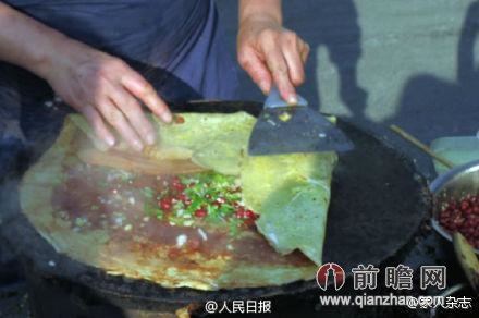 煎饼摊用袜<em>内裤</em>当油擦 黑心摊主不穿<em>内裤</em>的秘