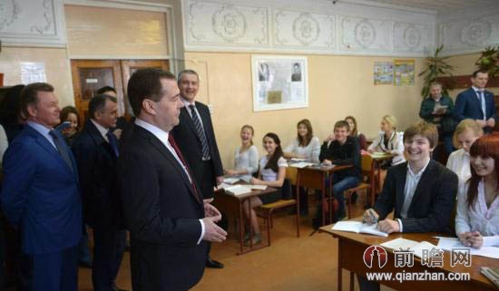 俄总理梅德韦杰夫 视察克里米亚   普京 因制裁一