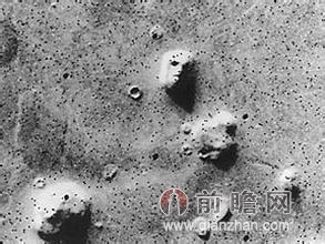 美探测器拍到火星人脸 网友:来自星星的都教授