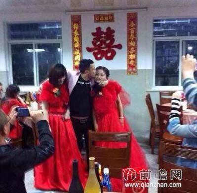 宁波<em>一男</em>娶二妻婚宴照亮瞎 <em>两女</em>其乐融融共伺