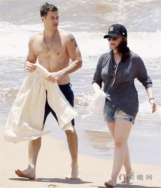 <em>破产姐妹MAX</em>发福与帅<em>男友</em>夏威夷海滩戏水 网