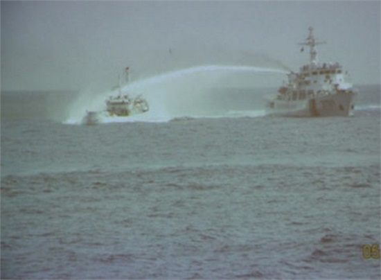中国船只为何火力全开? 越南蛙人打响第一枪