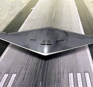 解放军最新隐身轰-405震撼亮相 西飞终于不再