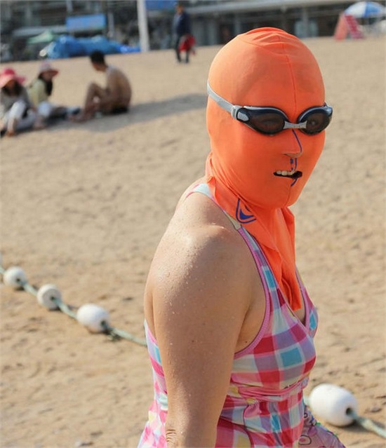 脸基尼大妈携防晒神器重出江湖 曾 被时代 周刊