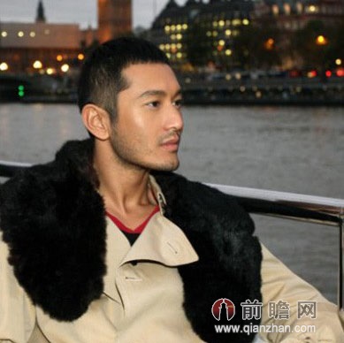 黄晓明手捞大闸蟹_黄晓明一年收入