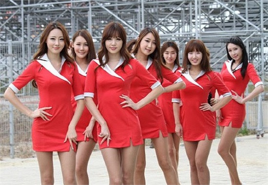 班姐穿短裙上班_女秘书让穿短裙上班_在街道