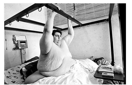 1120斤 世界最胖男人因胖而死与妻子离婚卧床