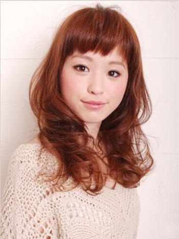 日系日本女生染发长卷发发型