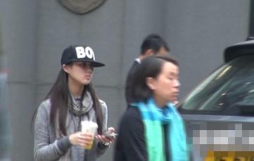 赌王15岁女儿何超欣私照曝光 靓丽不输何超莲