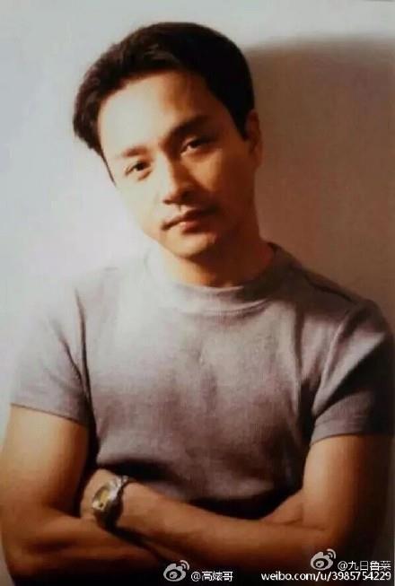 张国荣躺在棺材照片