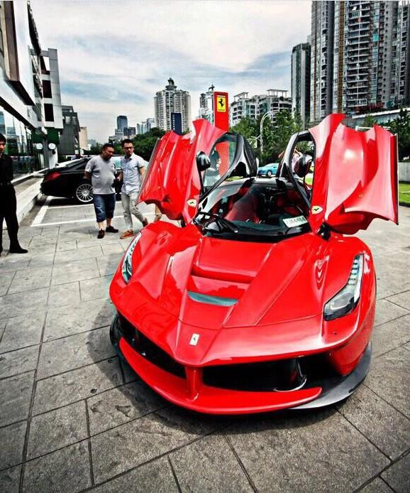 2250万法拉利辣法亚洲首撞维修费达千万 车主秦奋壕比王思聪_汽车_头条前瞻
