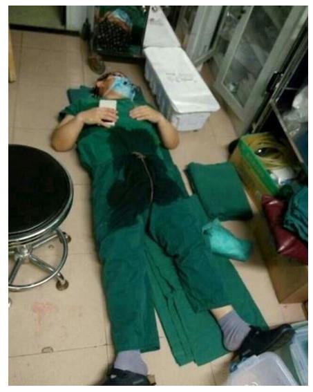 病人批医生凌晨3点工作时间睡觉 医生集体晒照