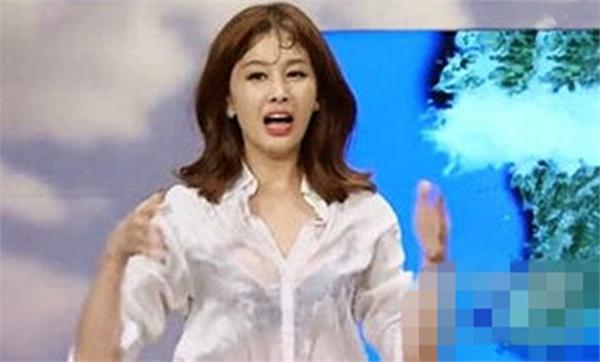 韩国女主播撕裙惹争议水湿白衬衫豪乳诱惑