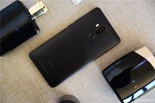 产品爆  众所周知,huawei mate  9共有香槟金,摩卡金,陶瓷白,月光银