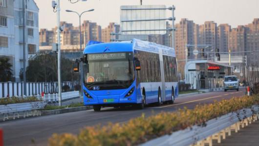 据报道,上海首条brt(快速公交线路)"奉浦快线"20日正式通车.