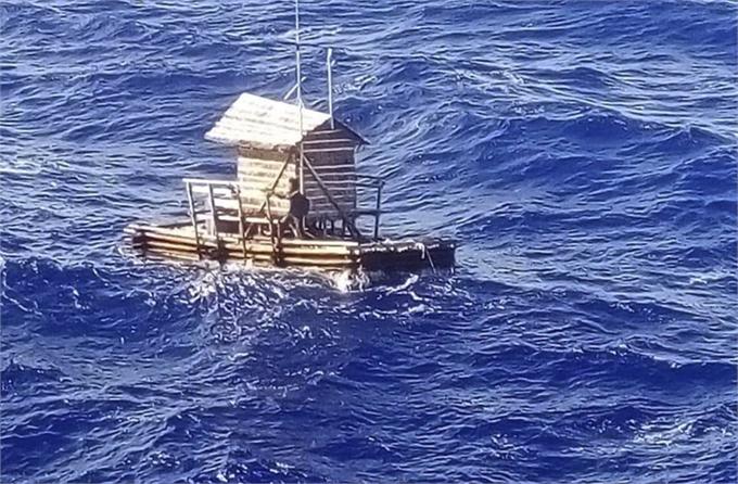 少年海上漂流49天 被强吹到关岛靠充饥挤海水止渴