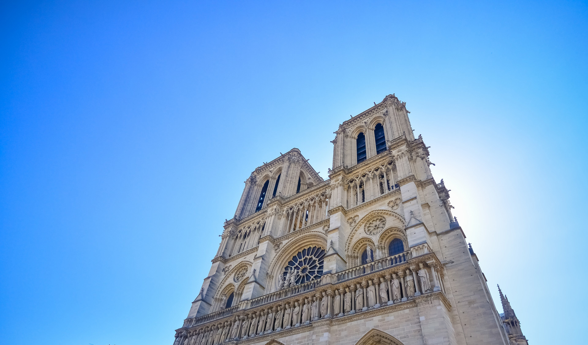 巴黎圣母院5年内修复：这些技术大展身手 大疆的无人机也上场了！