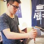 北大硕士卖牛肉粉昔日港姐卖鱼蛋 暴利小吃行业完胜企业打工和演员收入？