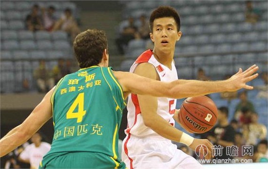 18:35中澳男篮对抗赛中国VS澳大利亚直播预告