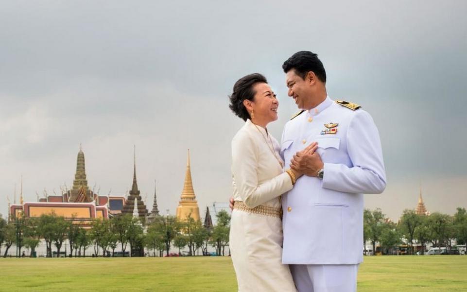 前中国女排队长冯坤婚纱照曝光 与泰国排球教父演绎异国浪漫