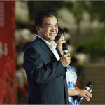 <em>黄宏</em>卸任后首亮相 笑容满面主持晚会破被抓传闻