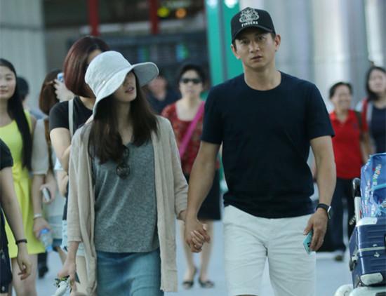 吴奇隆刘诗诗日本度假归来 十指紧扣秀恩爱(图)