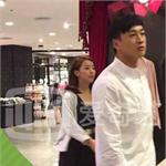 网曝演员<em>黄</em><em>小</em><em>蕾</em>牵手何润东 同逛内衣店疑出轨