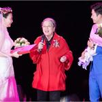 还珠格格皇后戴春荣嫁女 78岁容嬷嬷到场祝贺