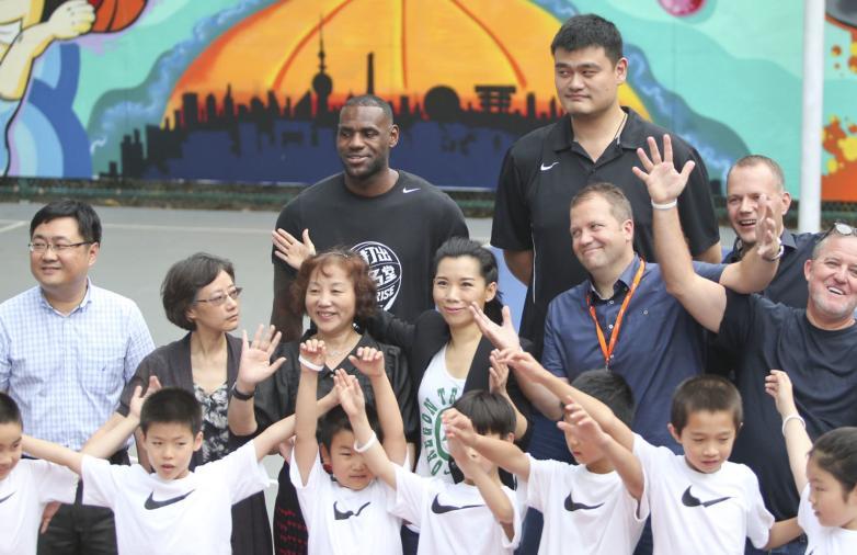 詹姆斯中国行上海站 与姚明出席活动