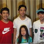 <em>黄健翔</em>调侃女儿和TFBOYS合影：笑成那样了