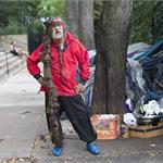 纽约街头惊现美版“<em>犀利</em><em>哥</em>” 头发13年不洗不剪成棍子