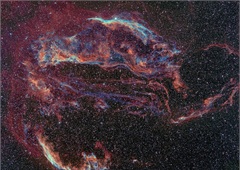 面纱星云最新照片:回放8000年前超新星大爆炸