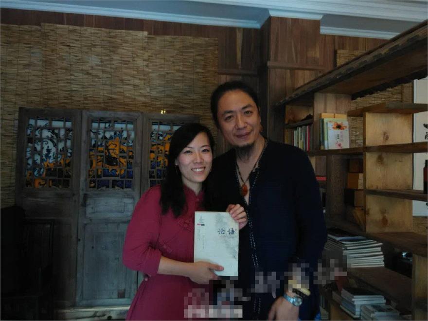 世界那么大女教师结婚 媒体来了不少家人一个没来