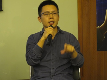 富友支付总裁吴伟在发言中认为，消费金融由来已久，只是互联网金融爆发以后带动了消费金融的又一轮发展，引起了更多关注，其中包括资本的助推和布局。消费金融最终还是要回归到应用场景，富友许多线下的商户其实已经具备应用场景，很多商户也和富友探讨过给用户授信，做分期的消费，对于线下商户来说，分期能促进他们的交易额，本身有很大的动力，但是富友支付一直是支付中间商，直接做授信类的服务，会偏离第三方服务商的定位，因此富友更愿意与互联网消费金融类企业合作开发这些应用场景。目前，富友支付开发的智能POS机(多媒体终端)，除支持银联卡、支付宝、微信支付外，亦可通过摄像头等功能，对客户进行授信，客户消费时可以申请分期，这对于互联网消费金融类的企业来说，既拓宽了应用场景，又能增加用户，可谓一举两得。