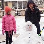 森碟与爷爷堆雪人嗨翻天 <em>田亮</em>吃醋：居然不叫我