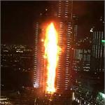 迪拜哈利法塔附近高楼突发大火 火势凶猛火光冲天多人死伤